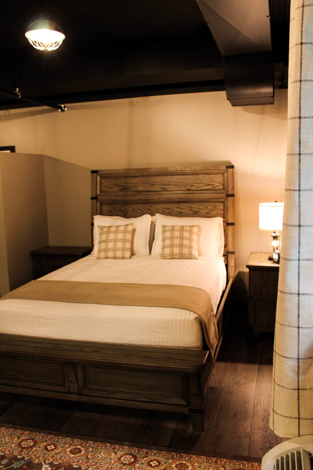 The Dalton, bed