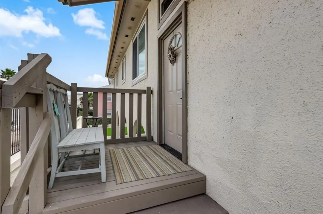 338A Tarpon Ave Entrance 338A Tarpon Ave Entrance