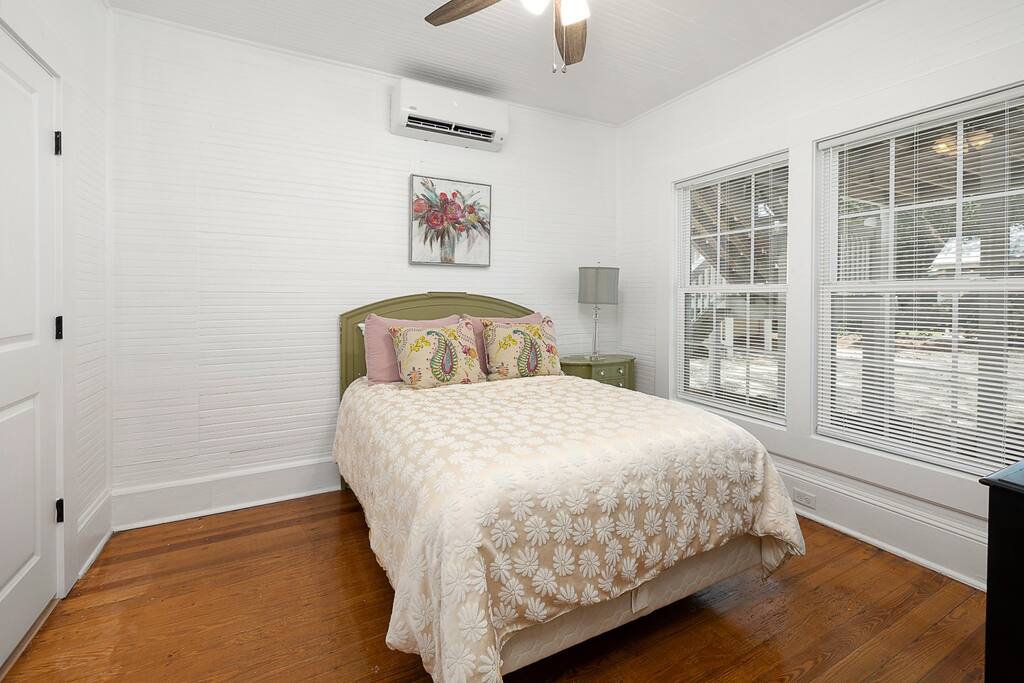 Bedroom 2 Queen Size