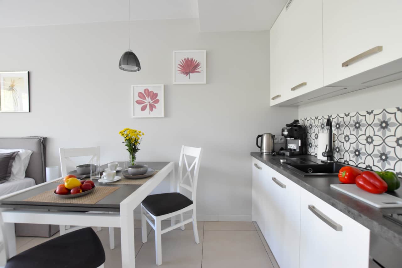 Kitchenette and dining room