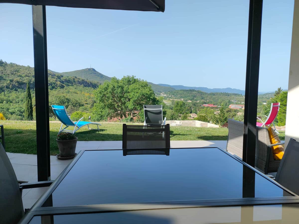 2 PIÈCES EN RDC CLIMATISÉ AVEC TERRASSE ET PARKING PRIVÉ