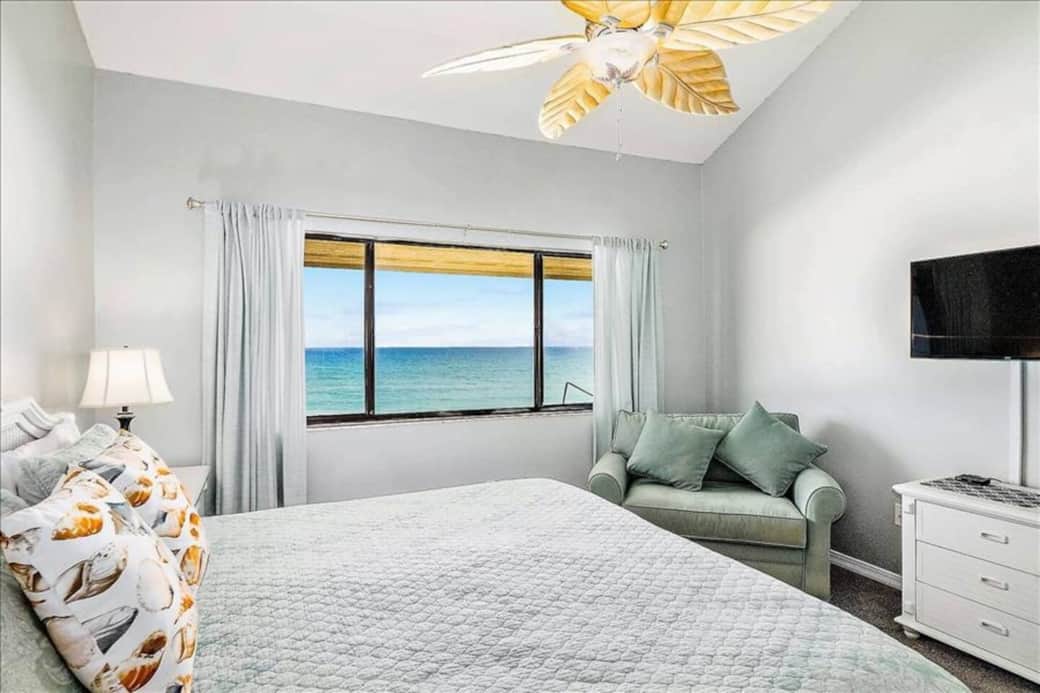 Wake up to the most beautiful sunrise and gorgeous, ocean views.