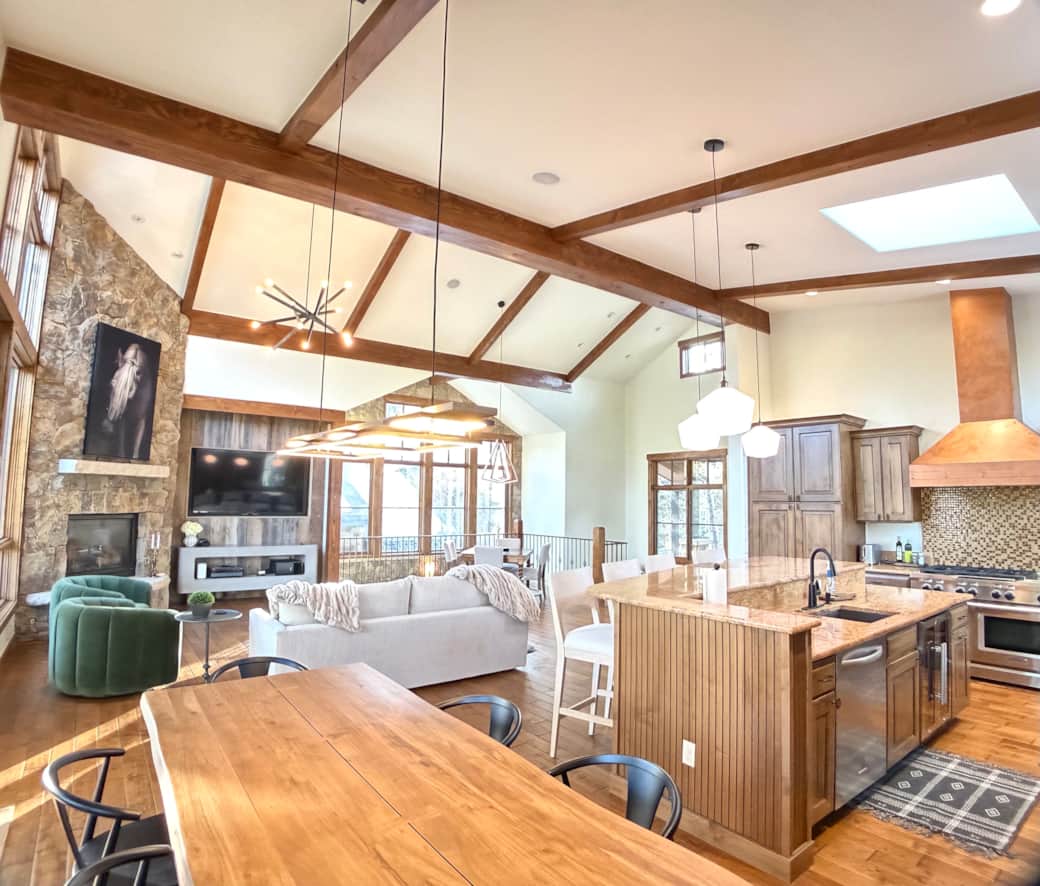 Kitchen & Family Room 