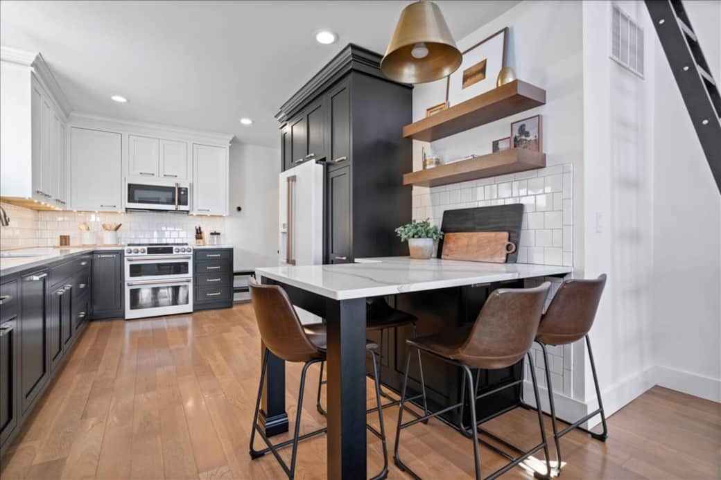 Pull up a seat at the peninsula — it’s perfect for sharing a meal, planning your day downtown, or catching up on emails with a coffee in hand.