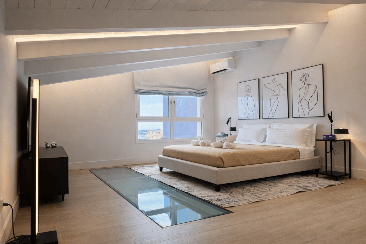 Via-garibaldi-4- R E N T A L12- Olbia-penthouse-bedroom-glass-floor-design