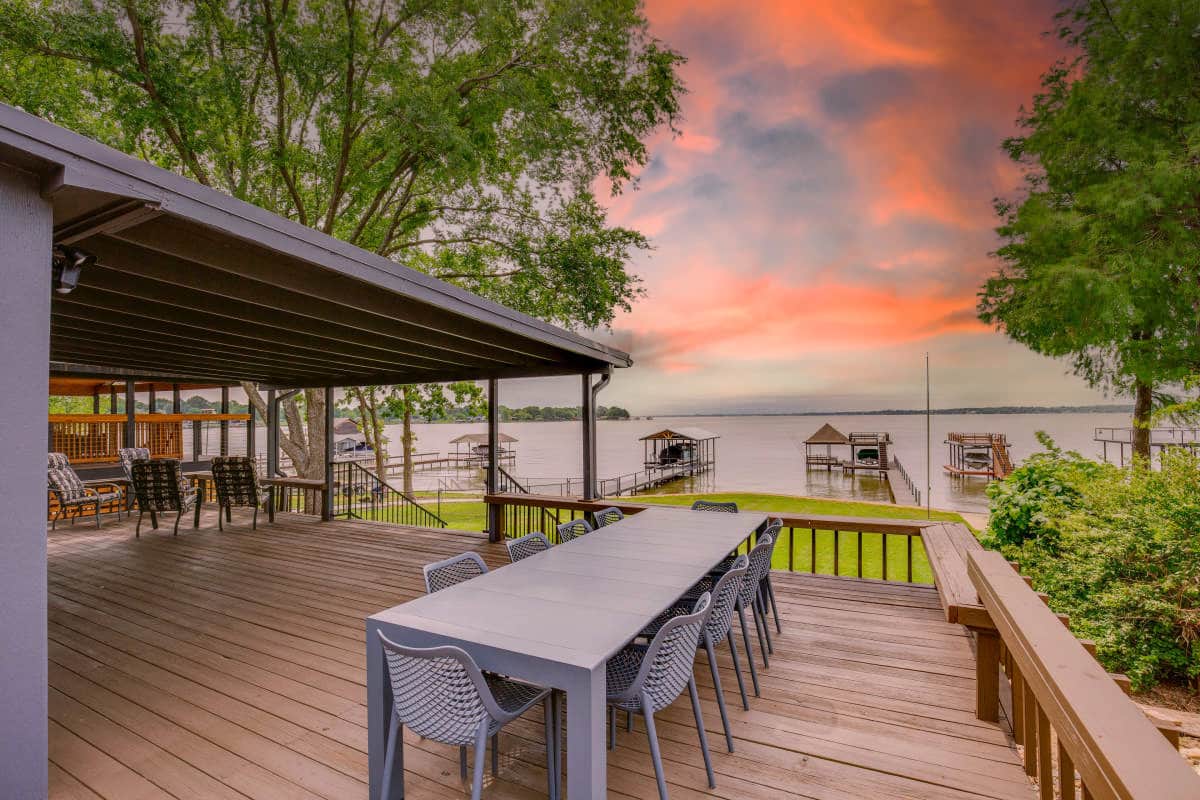 Gallery Detail: Overview Gorgeous Lakefront Home With Private Dock And Deck