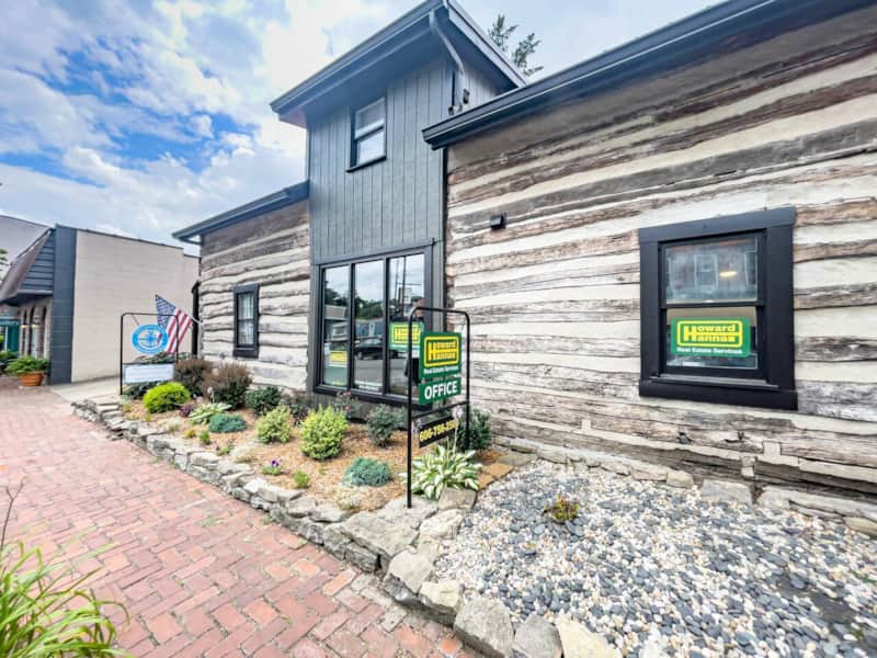 Del’s Cabin in Augusta for a shared wedding weekend stay