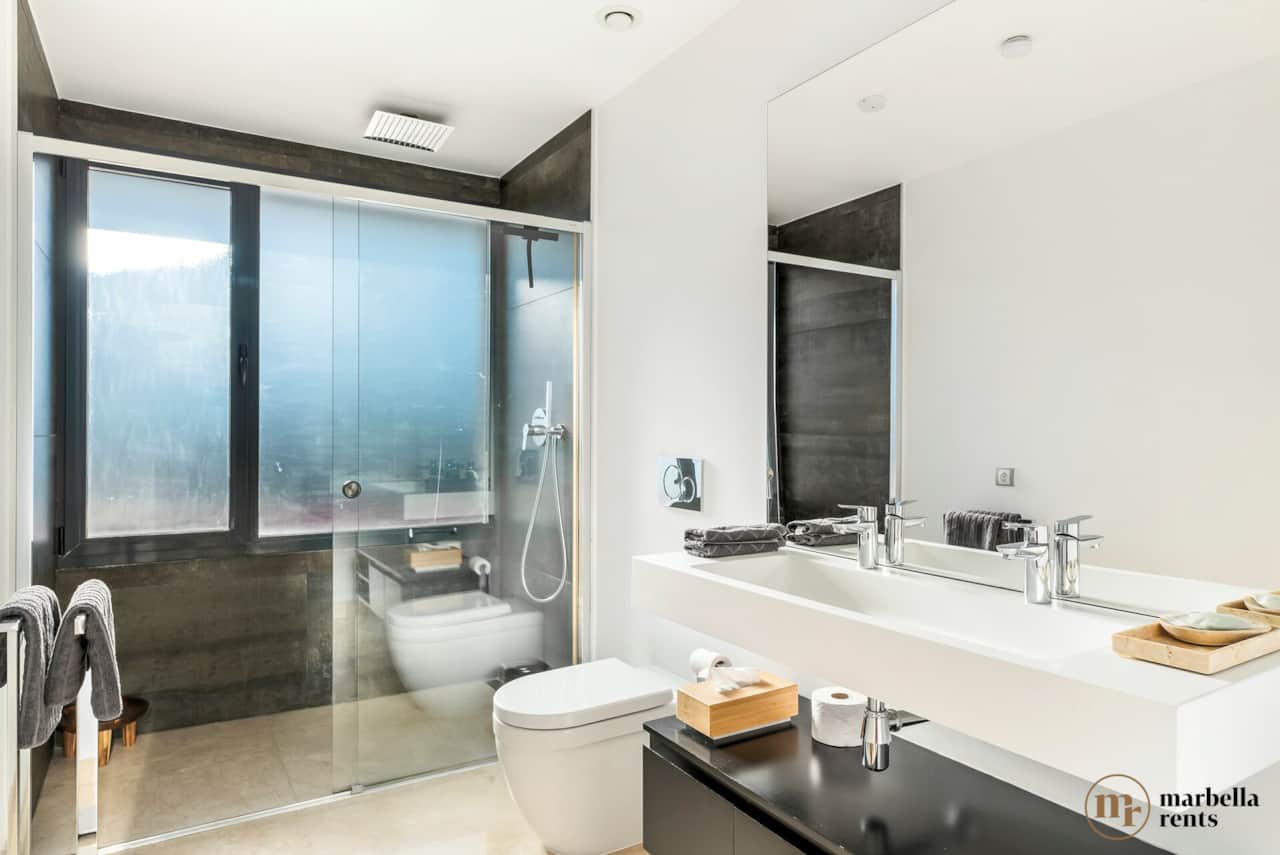 Modern barthroom.