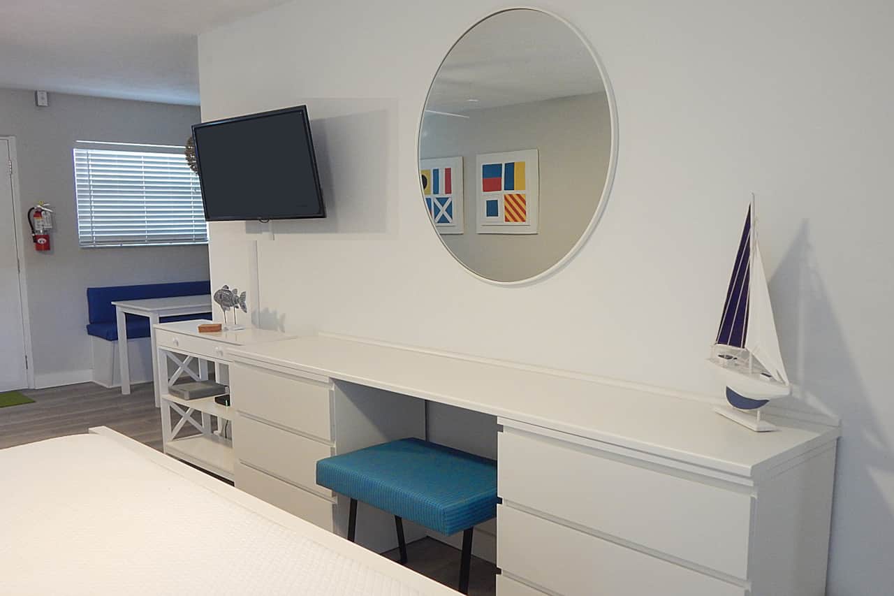 Unit #11 - Extra countertop area for work. SmartTV and Wifi.