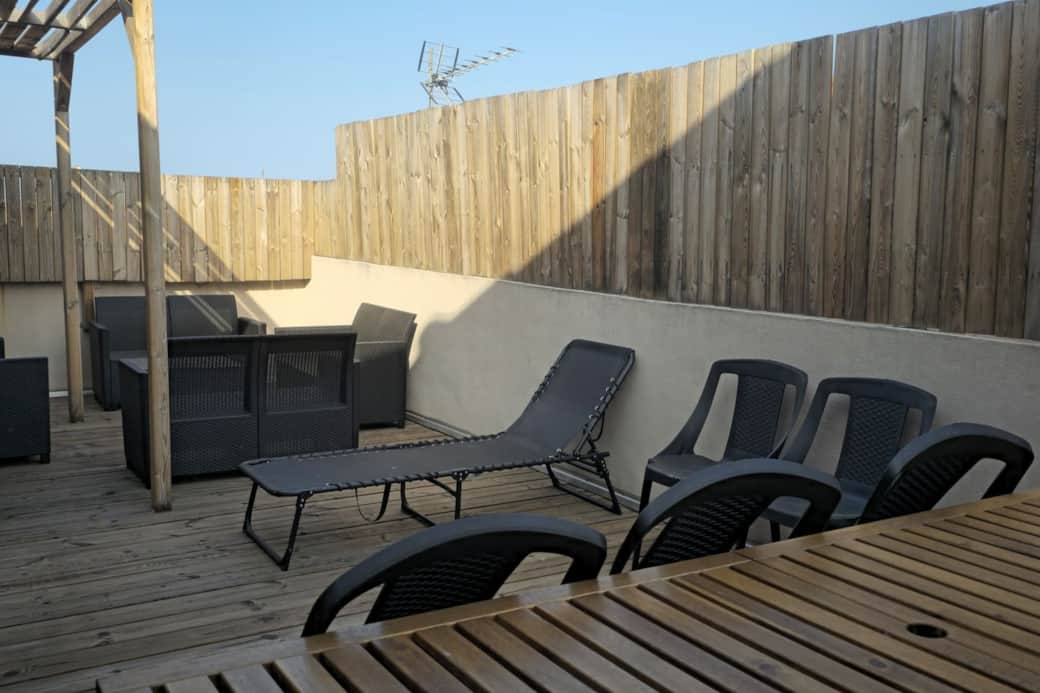 Grande terrasse en bois aménagée