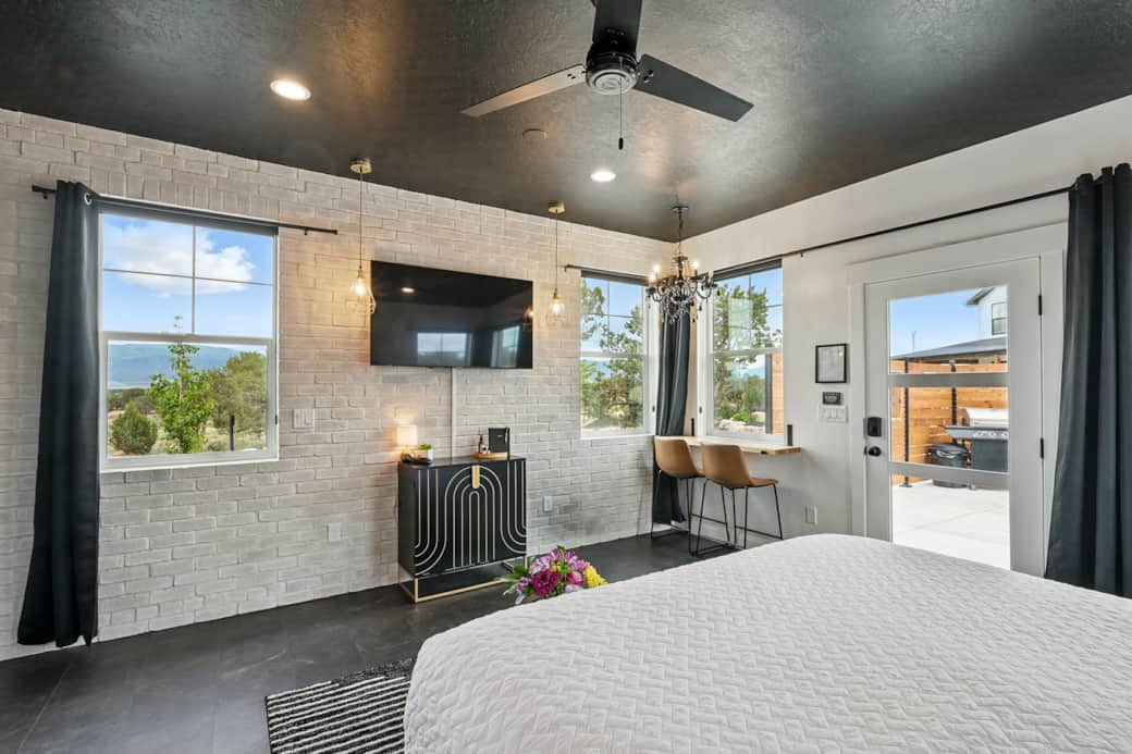 WiFi & 60” Smart TV – Stay connected or stream your favorite shows while unwinding.