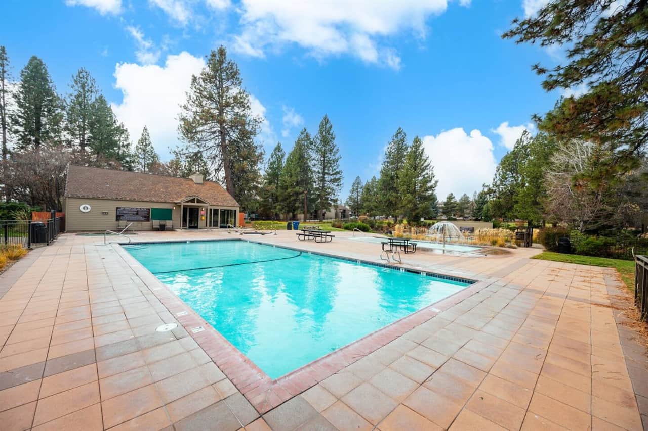 Pool 1