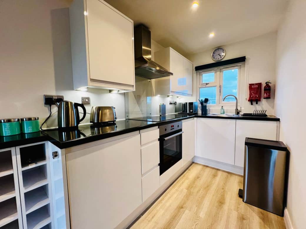 Fully equipped modern kitchen with oven, hob, fridge and all essentials Fully equipped modern kitchen with oven, hob, fridge and all essentials