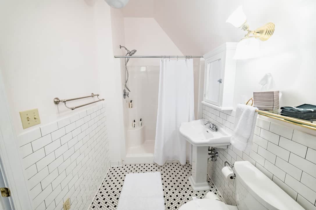 Desperado Suite Bathroom | shower