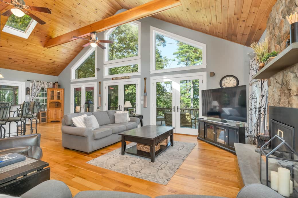 7 Acorn Dr033