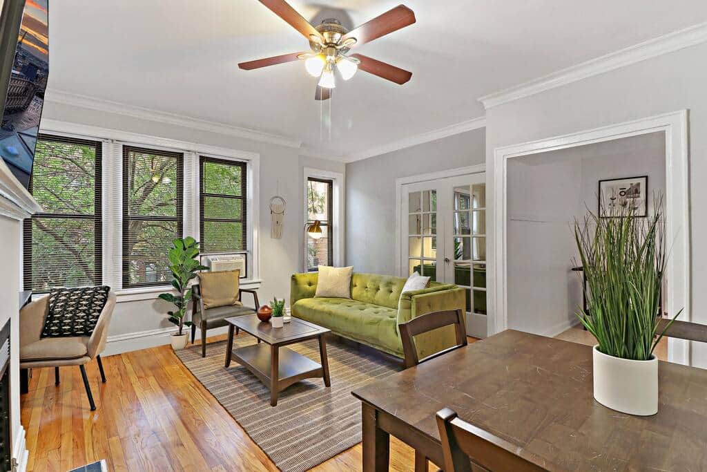 R1A Lively & Bustling 2BR N Broadway Boystown Apartment in Chicago