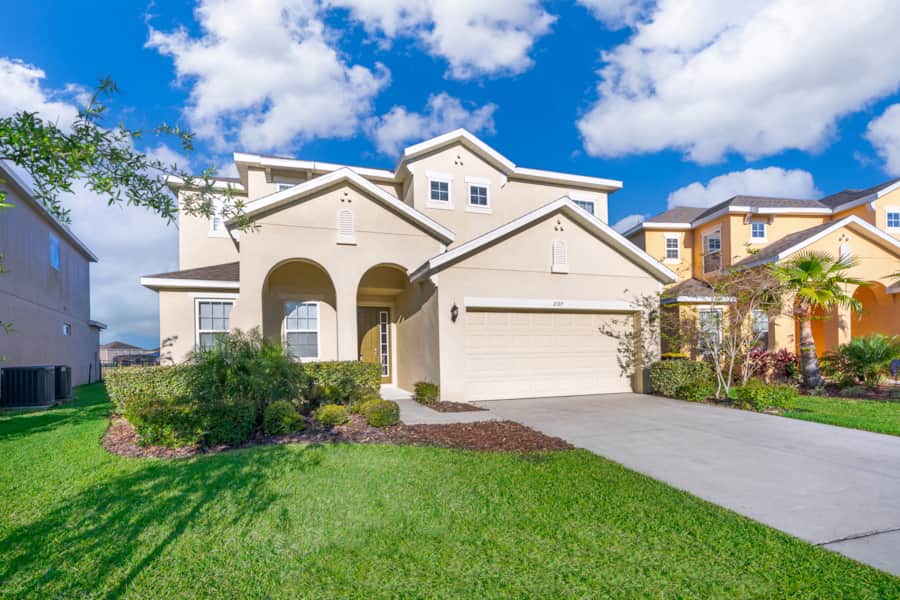 Floridian Hideaway lakefront pool and lanai