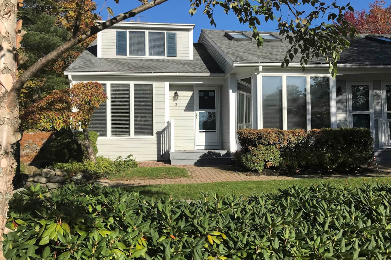 One bedroom condo rental in the heart of Ogunquit steps from Perkins Cove