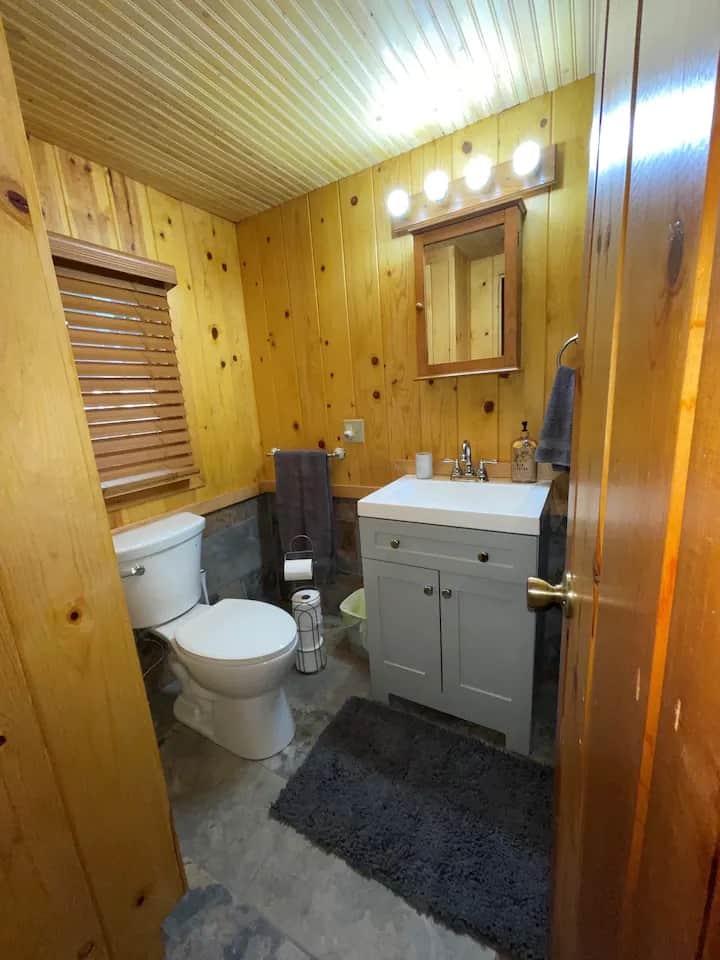 Main bathroom